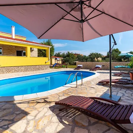 Luxurious In * Vinjerac