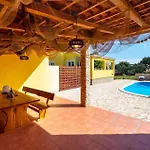 Luxurious In بيت للعطل