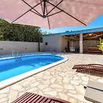 بيت للعطل Luxurious In *