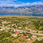 Luxurious In فينجيراك