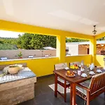 Luxurious In بيت للعطل