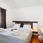 بيت للعطل Luxurious In *